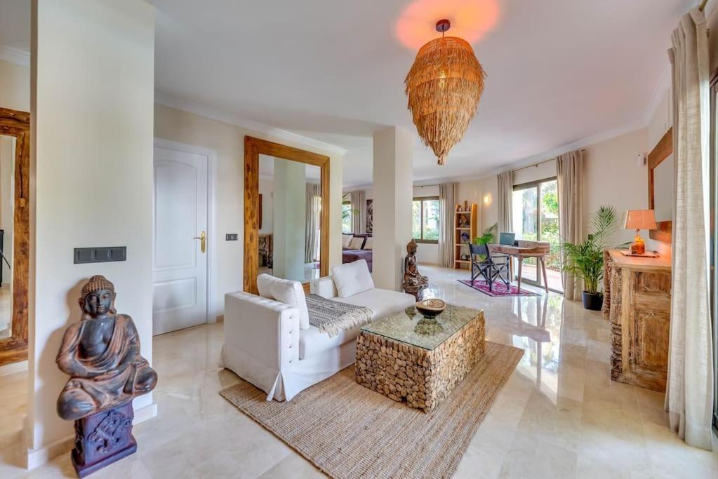 Beachfront Apartemen Marbella